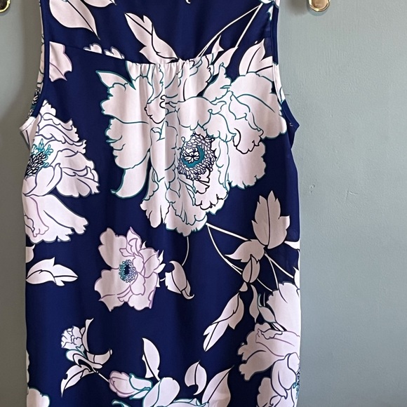 SELLING APT. 9 TOP FOR WOMEN SIZE SMALL COLOR FLORAL BLUE/WHITE💙🤍SPRING SEASON - Picture 6 of 15